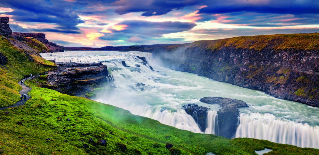 Das abgebildete Naturwunder ist der Gullfoss, auch bekannt als der 